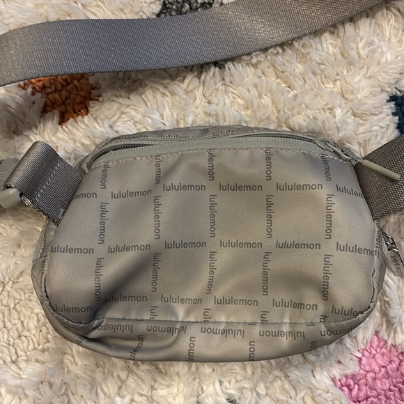 Lululemon Beige Crossbody Bag 1l - Picture 3 of 3
